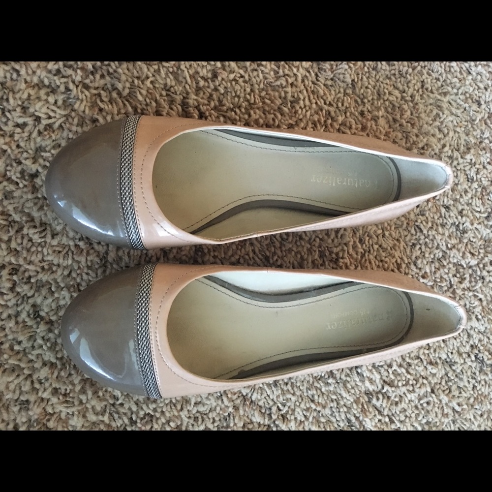 Naturalized two toned flats